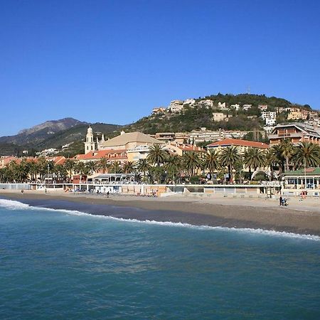 Holiday In Pietra Ligure Εξωτερικό φωτογραφία