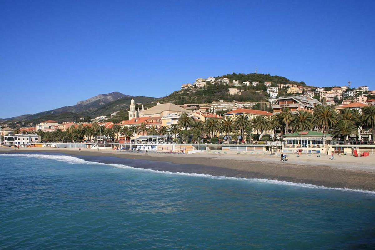 Holiday In Pietra Ligure Εξωτερικό φωτογραφία